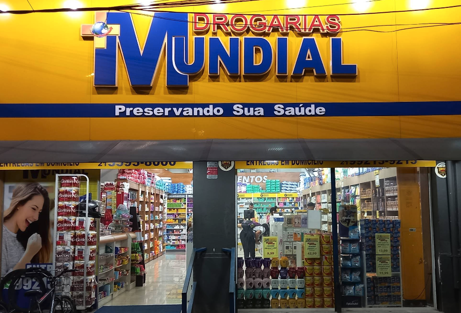 Corredor com ampla variedade de produtos de saúde e bem-estar